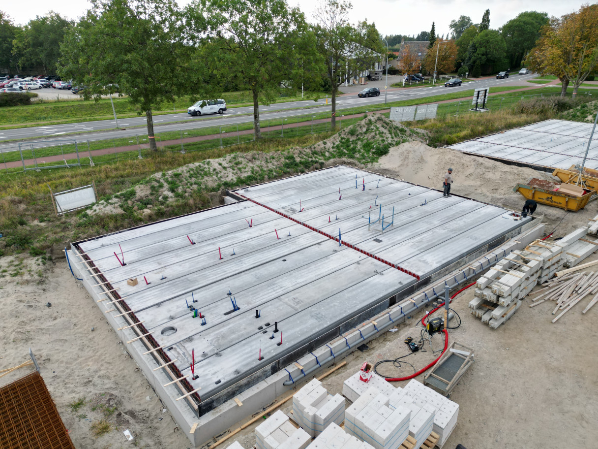 Plaatsen randbekisting en storten beton
