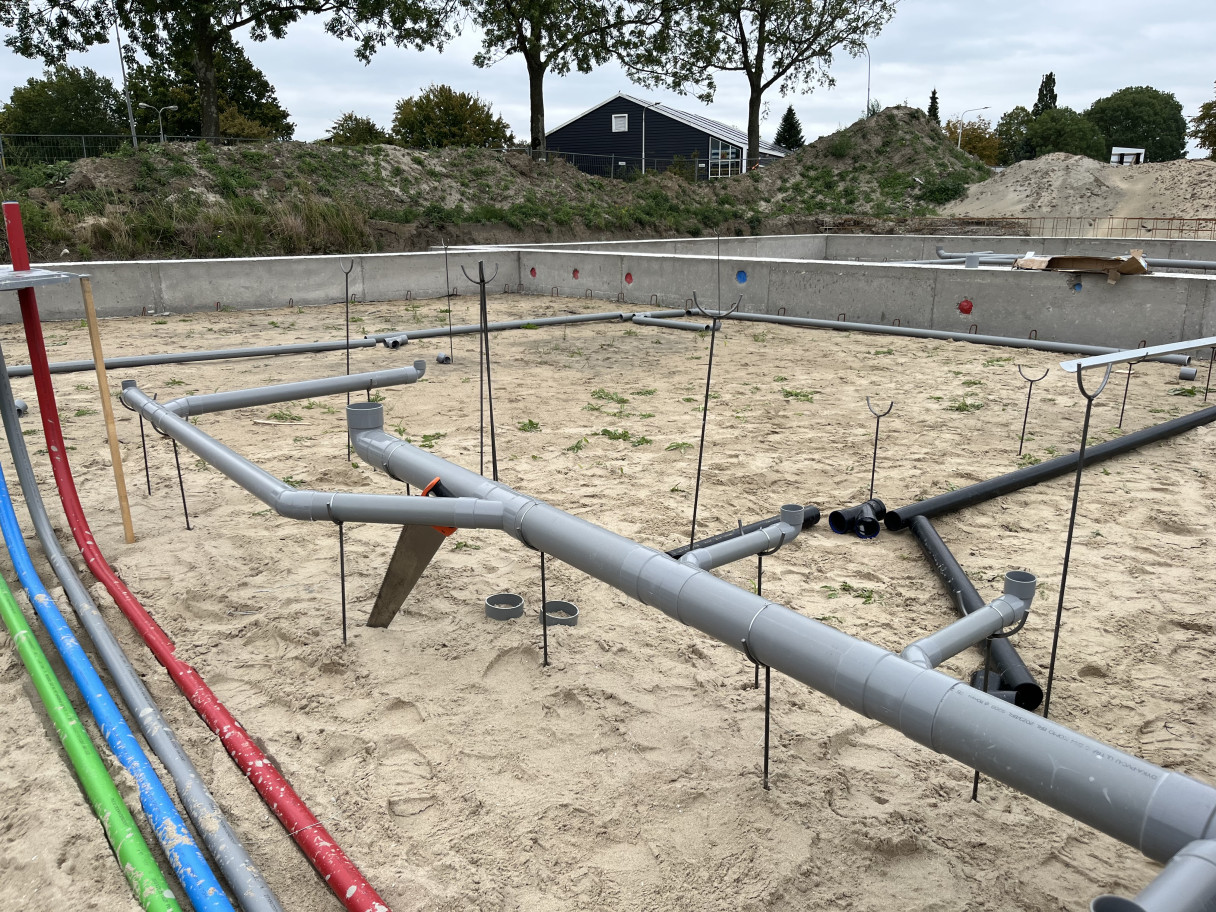 Installatiewerk (W) onder de begane grondvloer